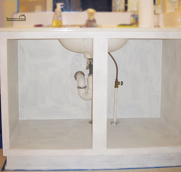 Builder's Grade Vanity Revamp Remodelando la Casa