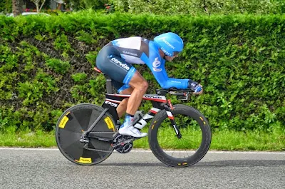 Carbon road bike and tribike rental in Vichy - Lyon at IronMan Triathlon competitions in France.