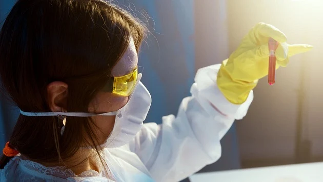 Coronavirus: A nurse is holding a test tube