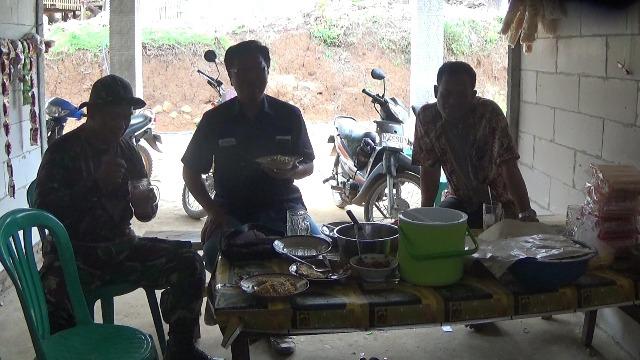 Kepala Desa Blimbing Akui Kegiatan TMMD Merangsang Berdirinya Warung Nasi Kepala Desa Blimbing Akui Kegiatan TMMD Merangsang Berdirinya Warung Nasi