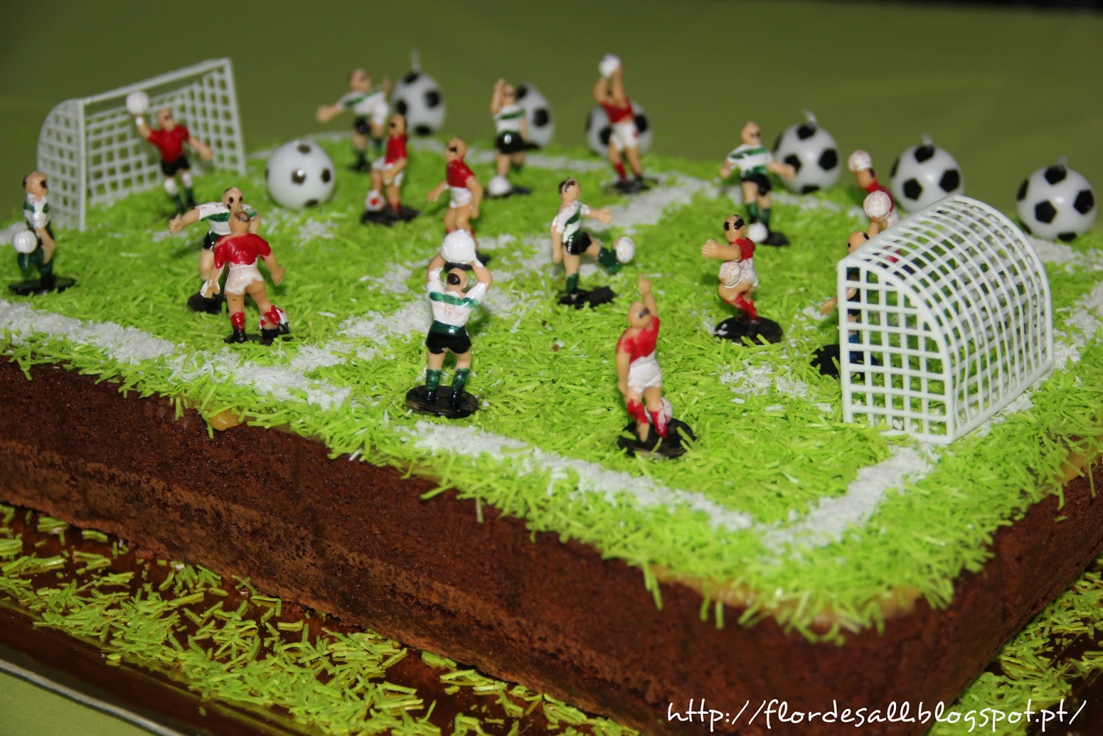 Está na hora de mais um derby Benfica vs Sporting! Vai uma fatia de bolo de  chocolate?
