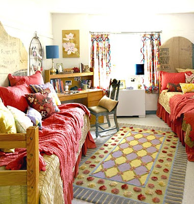 Twin Bed Dorm Room Design Idea for Decorating