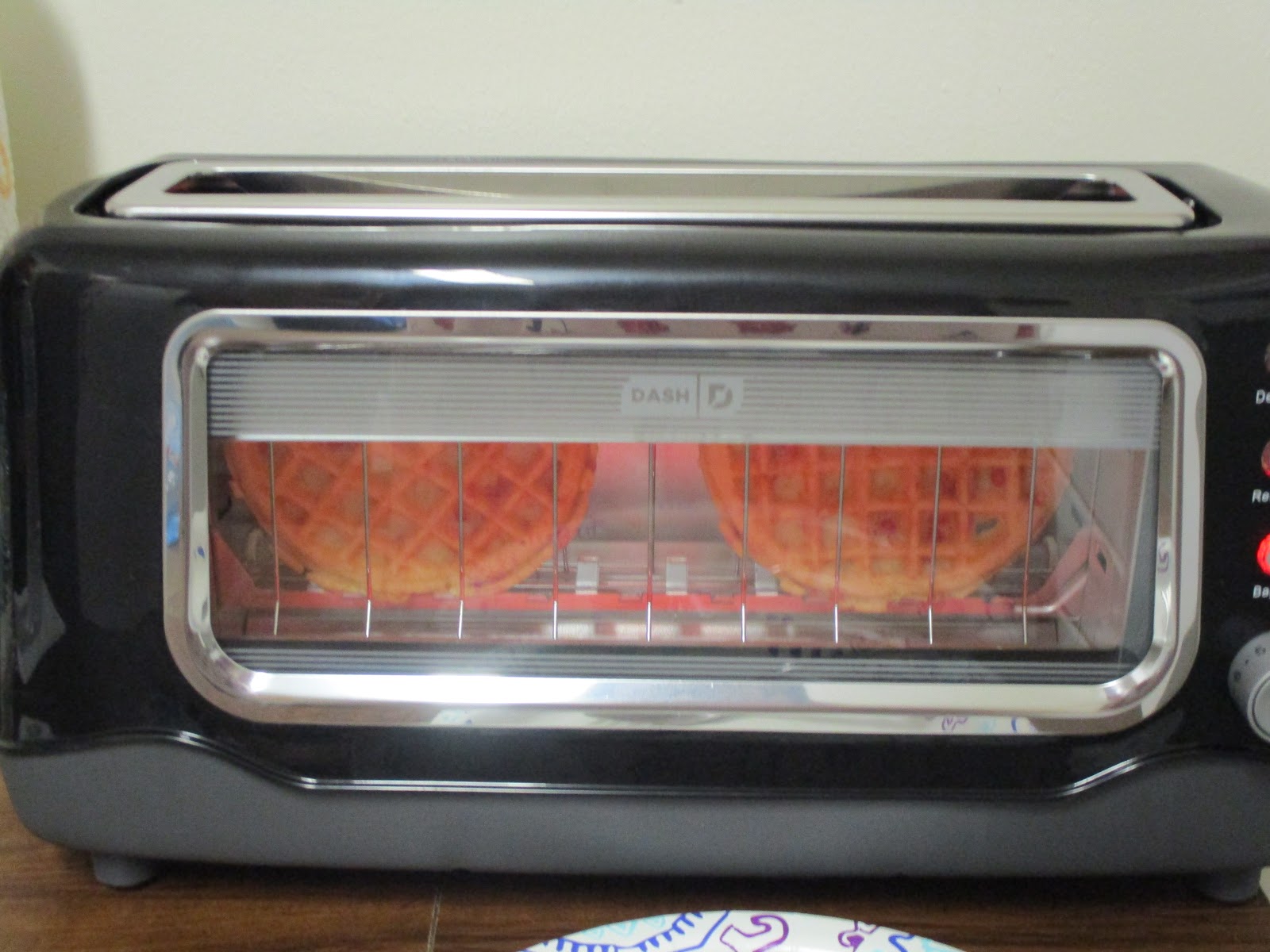 Missy's Product Reviews Dash Clear View Toaster