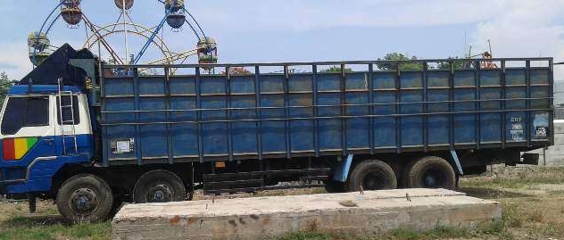 truk terpanjang di indonesia-biru