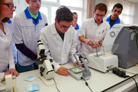 профессия оптик на заводе. оптик-механик. оптика механика. оптика механика. техник - оптикомеханик.