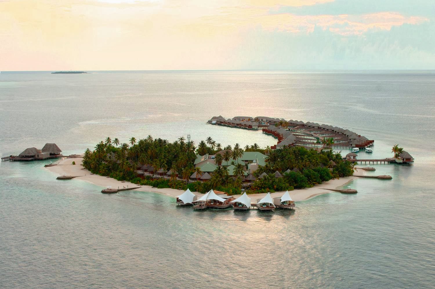 W island. W Retreat and Spa на Мальдивах. Sun Siyam Iru Fushi. Paradise Retreat Мальдивы. Остров Люмьер.