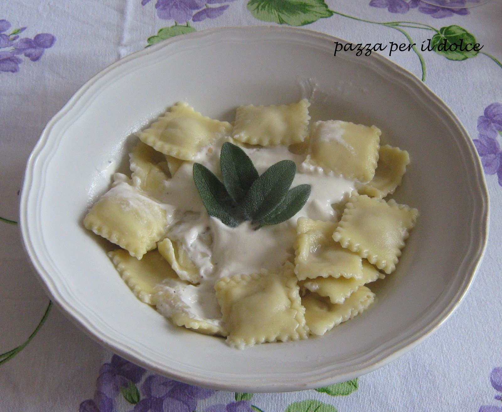 pazza per il dolce PASTA FRESCA ALL'UOVO RAVIOLI AI FUNGHI