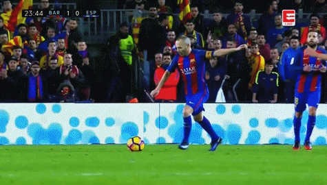 이니에스타의 롱패스.gif | 인스티즈