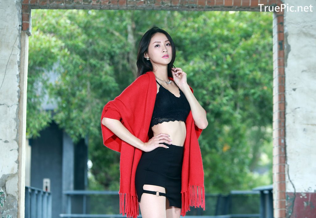 Image-Taiwanese-Beautiful-Long-Legs-Girl-雪岑Lola-Black-Sexy-Short-Pants-and-Crop-Top-Outfit-TruePic.net- Picture-8