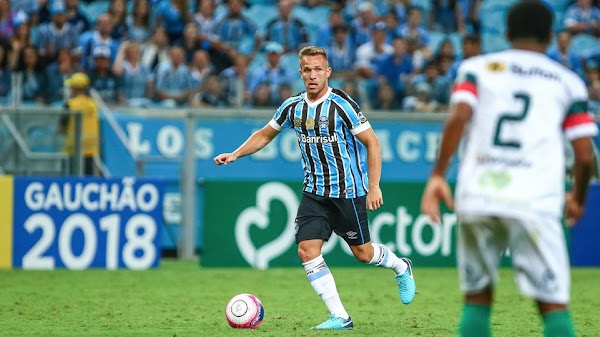 Oficial: FC Barcelona, opción de compra por Arthur