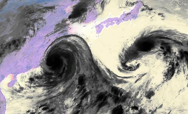 satellite image typhoon soudelor molave august 2015