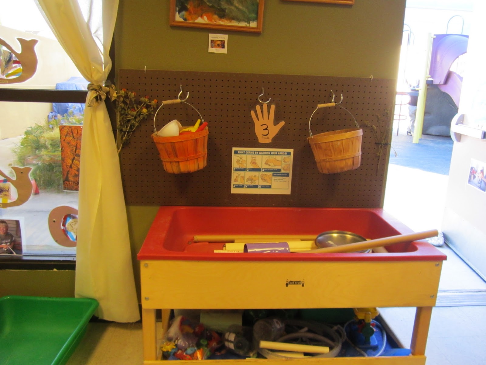 Devoted 2 Discovery: Reggio inspired classroom enviroments (Our class)