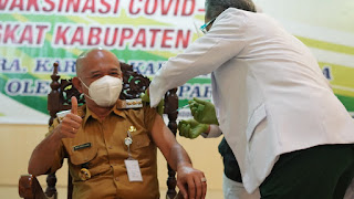 Usai Disuntik vaksin , Bupati Minta Prokes Tetap Wajib Dilakukan 1 WhatsApp%2BImage%2B2021 01 25%2Bat%2B21.01.34%2B%25281%2529