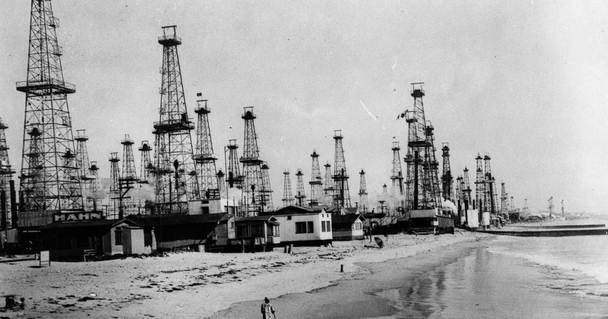 Los Angeles Oil Fields Boom Pictures of Oil Derricks Loomed Over