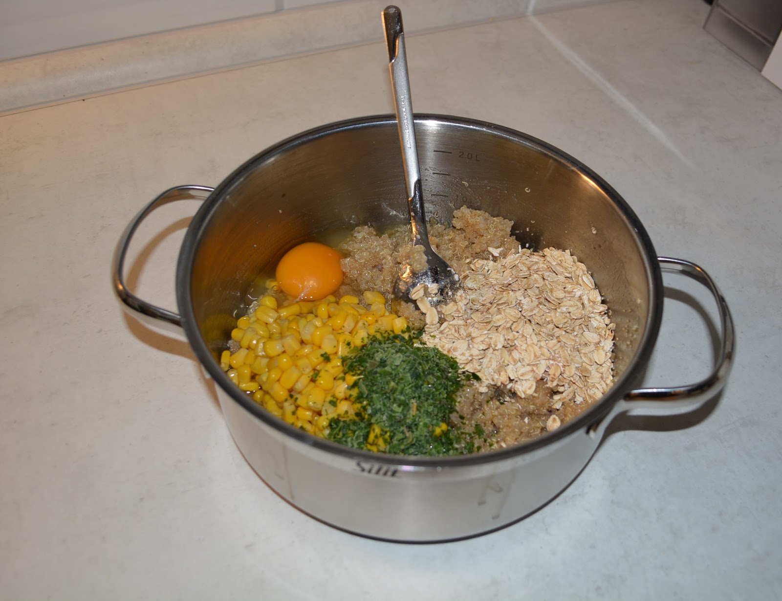 Maisterlich. Amaranth Quinoa Puffer mit Mais und Quarkdip