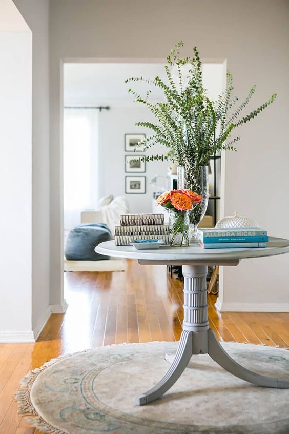 HALL DE ENTRADA E MESA REDONDA