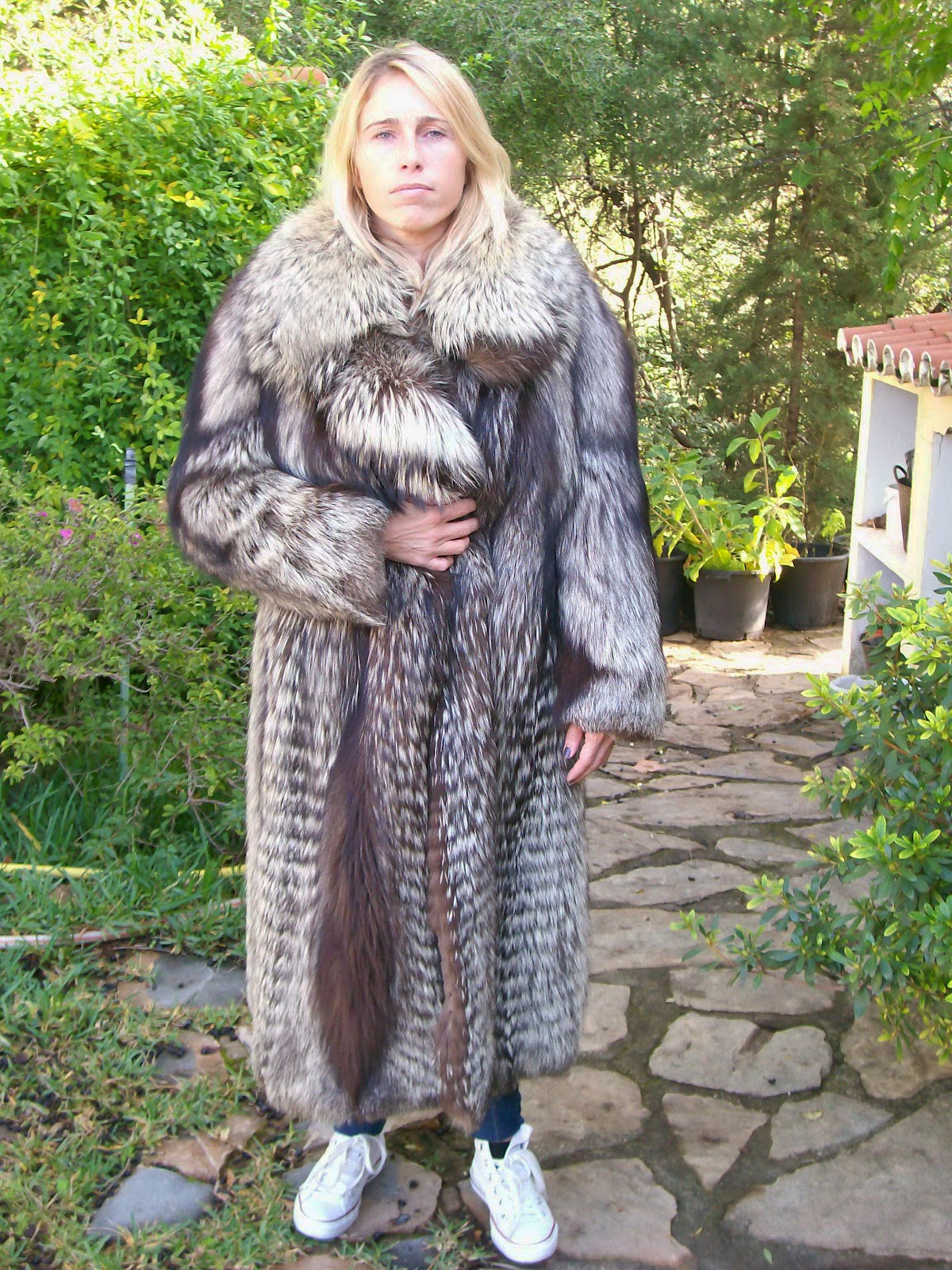 LAFOURRURE2: Silver fox fur coat - Luci