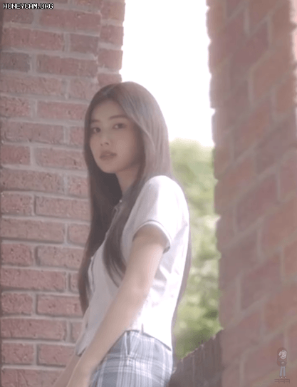 교복입은 강혜원  . First Love Letter