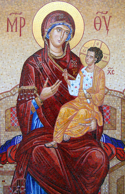 Мозаичная икона Богоматерь с младенцем на троне