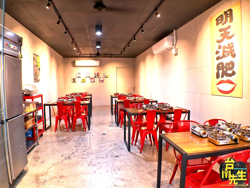 台南小火鍋/天然食材熬煮川味麻辣湯頭/肉燥飯、飲料吃到飽/限量供應產地直送海鮮食材/30隻白蝦超值佛心價只要199元/吃到痛風也甘願