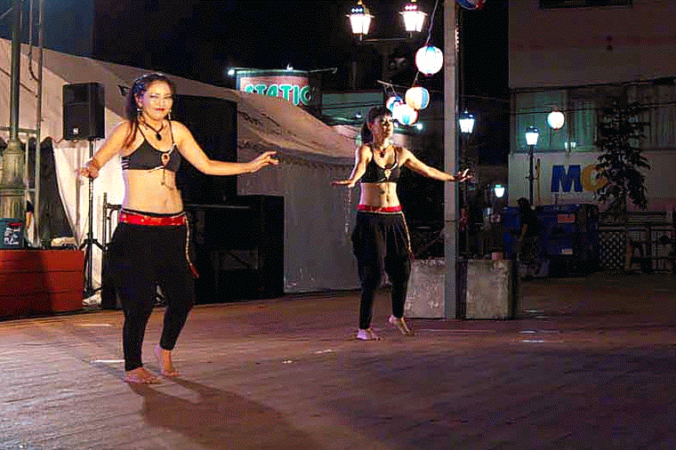 Ryukyu Life Animation Belly Dancers in the Park at Night