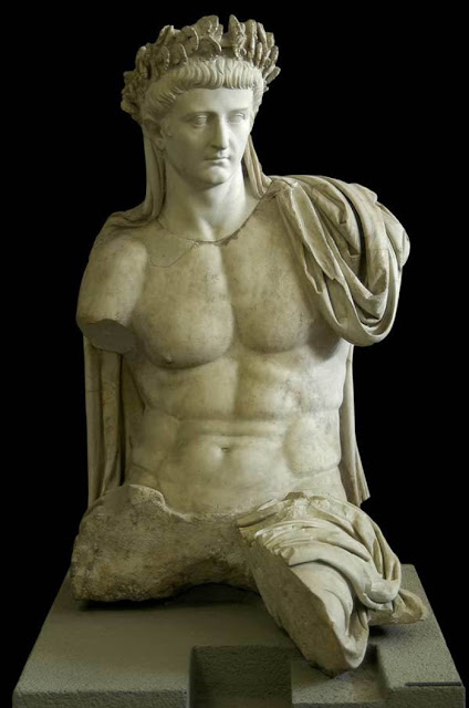 Статуя Тиберия в образе Юпитера Капитолийского
