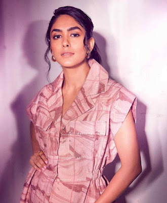 Mrunal Thakur Age, Biography