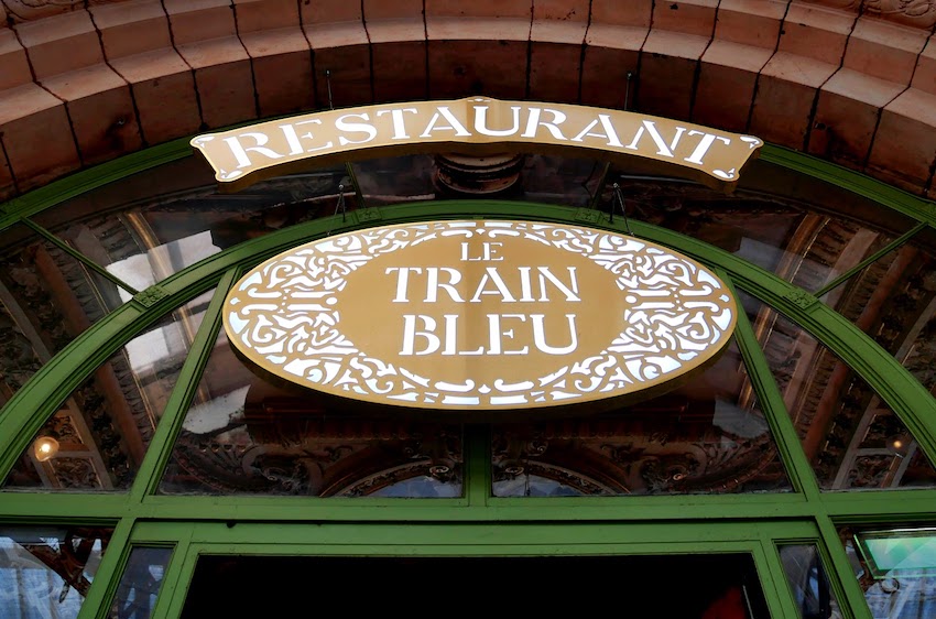 Restauracja Le Train Bleu na dworcu Gere de Lyon, Paryż - piękne wejście z peronów