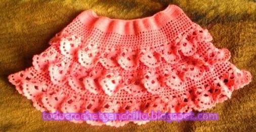 Minifalda de volados al crochet