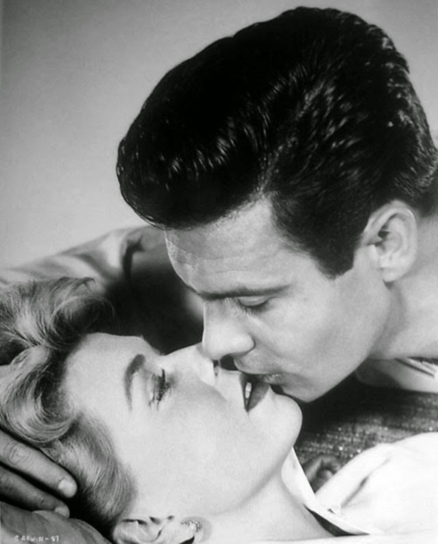 Be My Valentine! 25 Romantic Scenes and Couples From Classic Movies