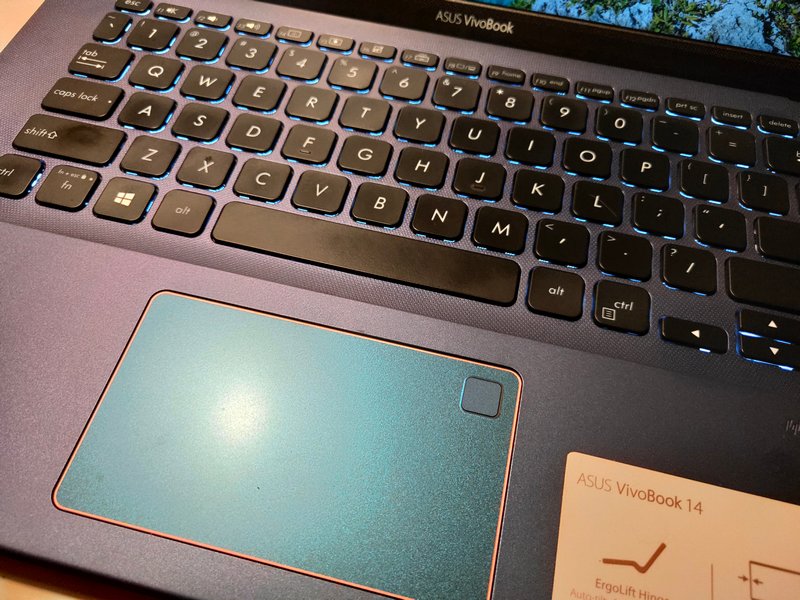 Asus zenbook 2 экрана. Dell inspiron 15 5558. Экраны тачпад ноутбук. Тачпад. Ноутбук тачпад справа.