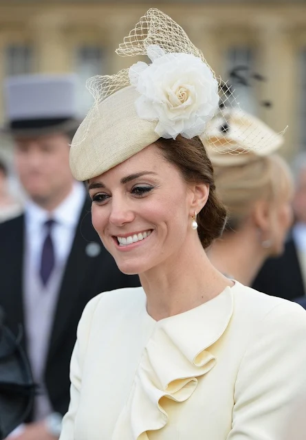 Kate Middleton wore Alexander McQueen ivory dress. Kate Middleton and Prince William attend Garden Party. Princess Beatrice and Princess Eugenie, Queen Elizabeth