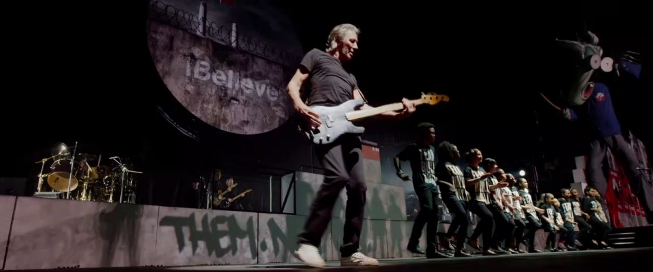 ROGER WATERS: THE WALL (LEGENDADO / 720P) – 2014 Batch_Roger.Waters.the.Wall.2014.720p.BRRip.x264.mkv_snapshot_00.21.01.260