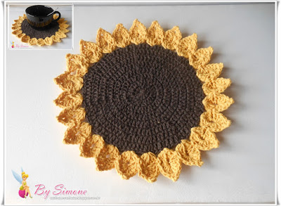 Aparador em crochê para canecas de sopa