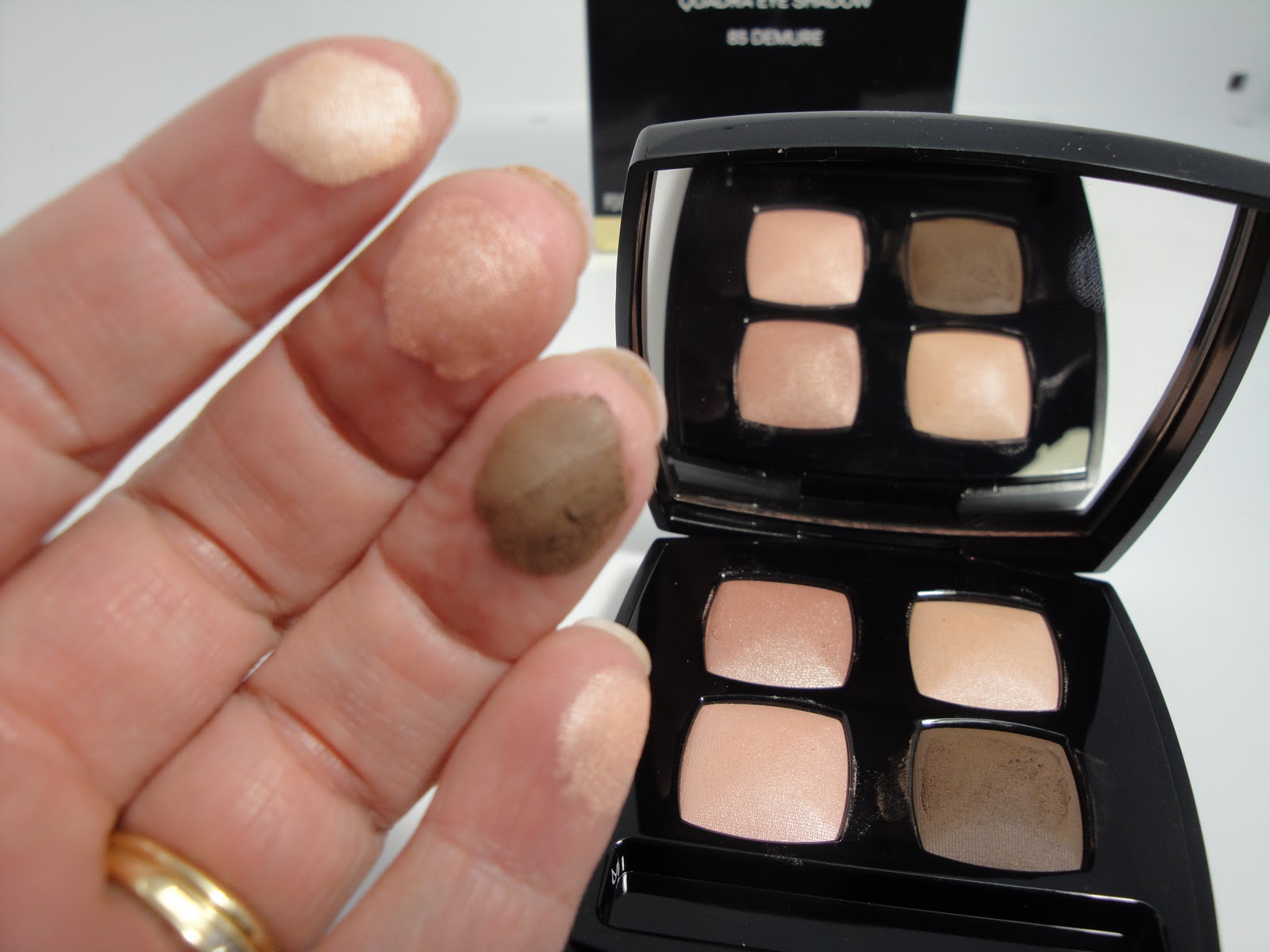 Jayded Dreaming Beauty Blog CHANEL LES 4 OBRES QUADRA 85 Demure Eye