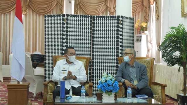 Bupati Eka Putra saat audiensi dengan Direktur Universitas Terbuka Padang Karnedi