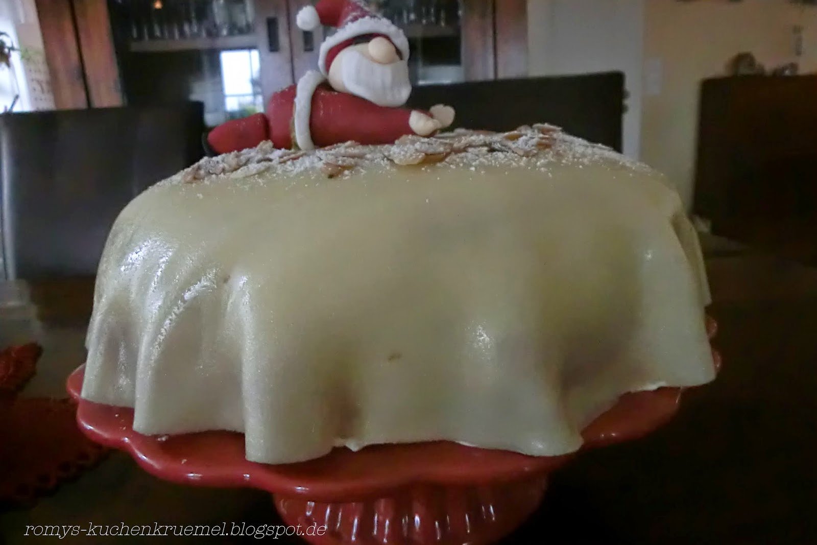 Kuchenkruemel Backblog : Weihnachtstorte - Mohn-Marzipantorte mit Himbeeren