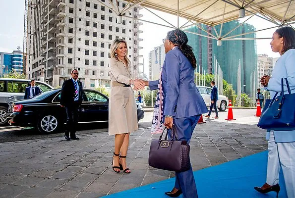 Queen Maxima wore a Polo Ralph Lauren lace-up cotton poplin dress, Gianvito Rossi sandals, and carried Marina Raphael bag