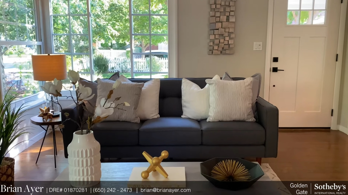 Tour 227 King St, Redwood City, CA vs. 17 Interior Design Photos