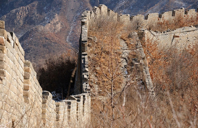 Неплохо сохранившаяся часть Стены около поселка Dongjiakou.