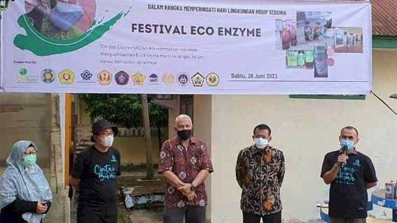Jernihkan Air Sungai Kota Padang dengan Cairan Ecoenzyme