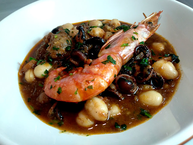 plato de pulpitos con pocha y gambón