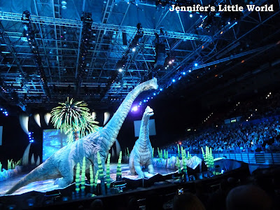 walking dinosaurs arena spectacular stage review