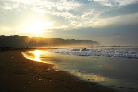 Aura Mistis dan Sunset Romantis Pantai Parangtritis