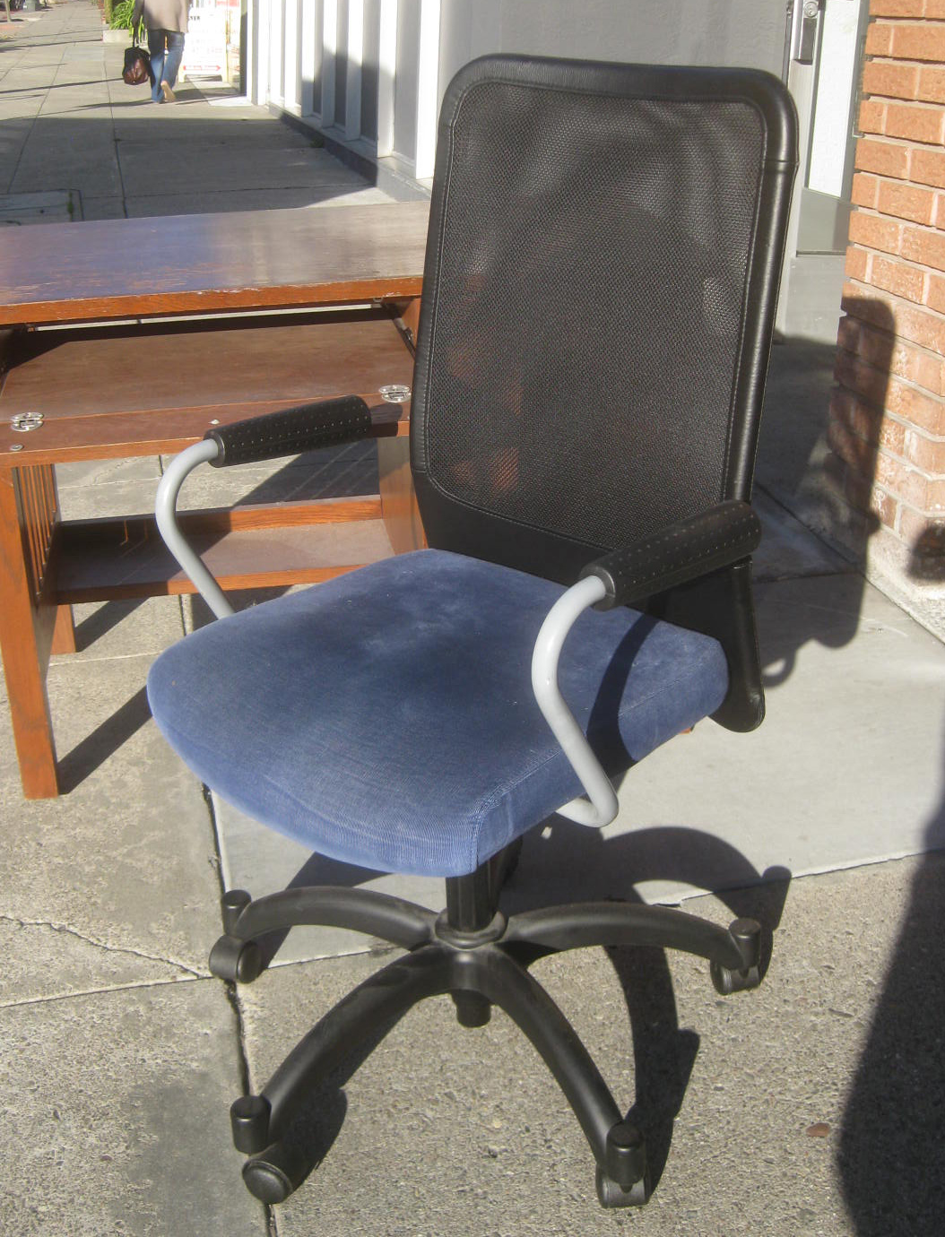 UHURU FURNITURE & COLLECTIBLES SOLD Office Chair 30