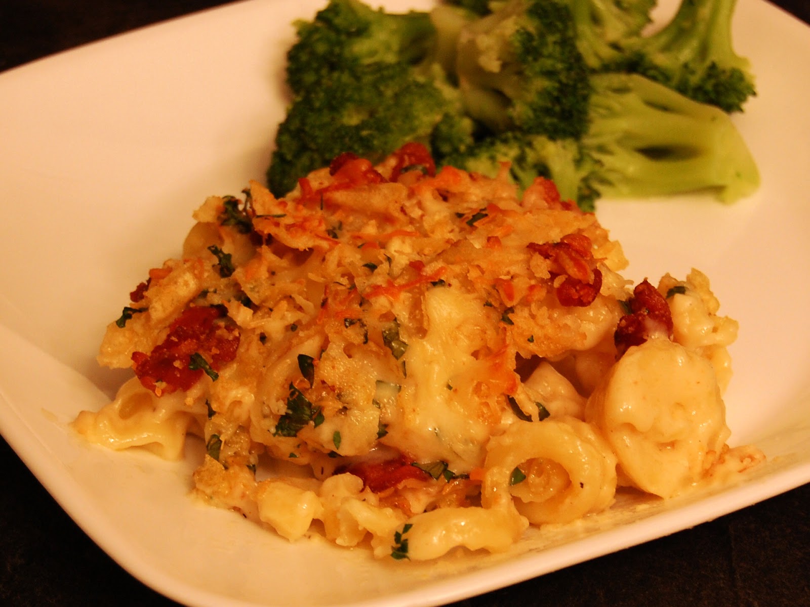 Cassie Craves Macaroni and Cheese with Crunchy Bacon Topping