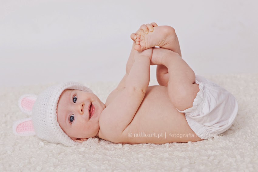fotografia niemowląt, sesja zdjęciowa niemowlaka, fotograf dziecięcy, studio fotograficzne milkart