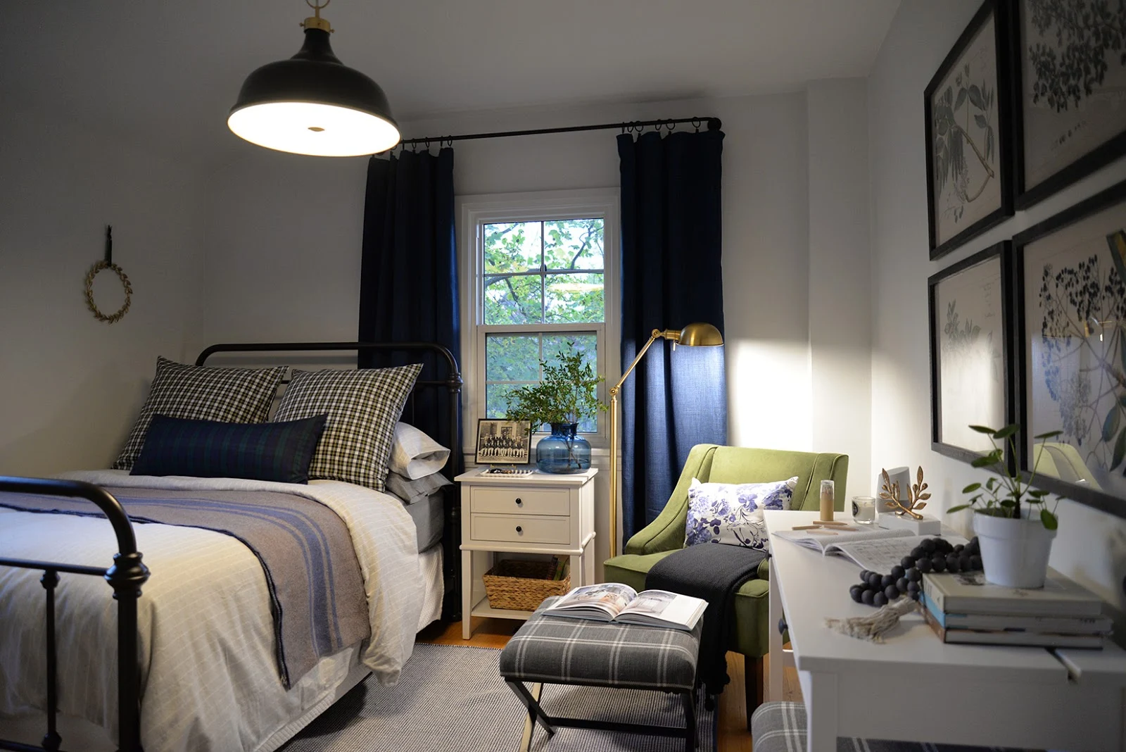 small guest bedroom ideas, cozy guest bedroom, guest bedroom closet, equestrian decor bedroom