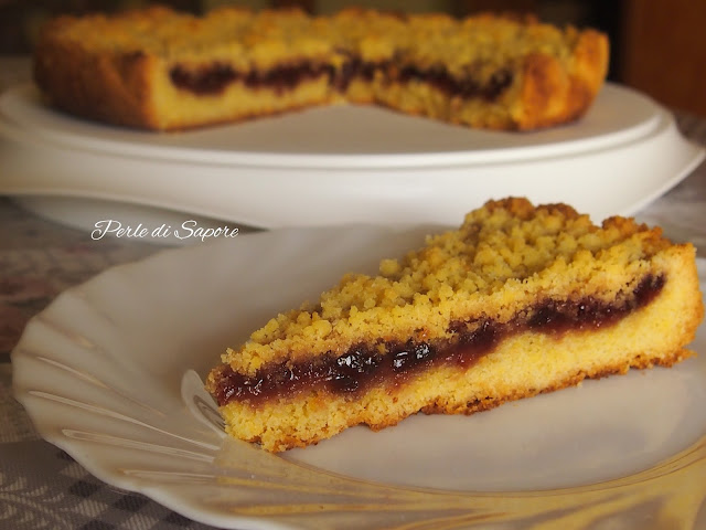 crostata sbriciolata con  marmellata di prugne