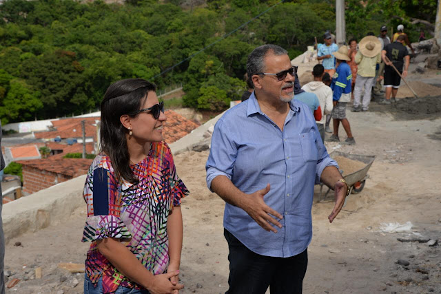Promotora visita obras de contenção de encostas em Jacobina